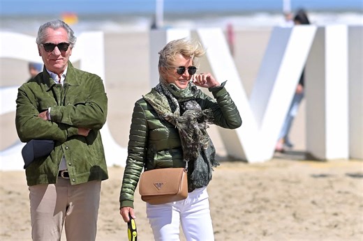 "Le mariage ? Nous en parlons beaucoup", Sophie Davant et William Leymergie officialisent en maillots de bain