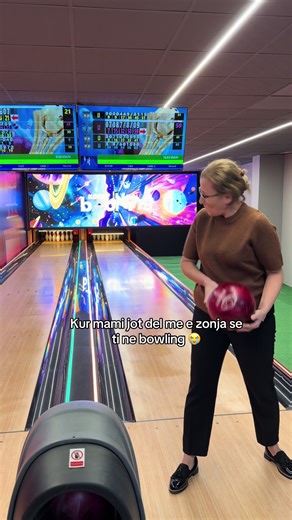 😭😭😭😭 pls mom you are embarrassing me #poligonkondi #bowlingkondi #poligonvlore #bowlingvlore #whattodoinvlore