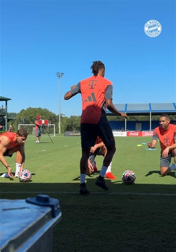 Everything looks smoother when Michael does it. 😮‍💨 #FCBayern #Olise #france
