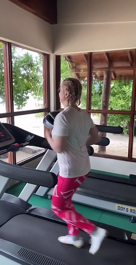 Dream Gym: Exercising with a Beach View