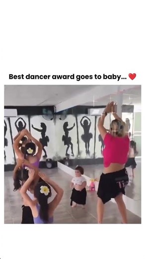 Best dancer award goes to baby... 😍