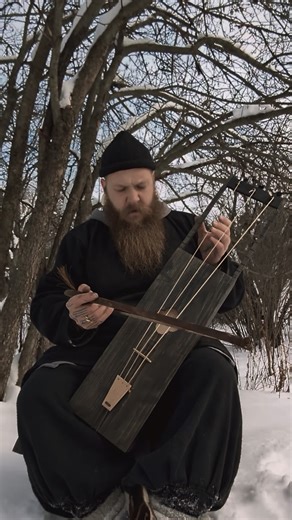 🌲life is good🌳🍃 on Instagram: "I was really determined to do a video of my new build, outside at -16°C 🥶 after my 3rd take i had enough so here it is!✨ I still have 2 tagelharpas for sale! I also take custom orders🔥 feel free to ask! #norsepagan #vikings #tagelharpa #music #viking"