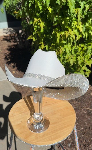 White Cowgirl Hat With Rhinestones. Western Wedding. Country Concert. Space Halloween Costume. Bridesmaids Outfits. Bachelorette Party. - Etsy
