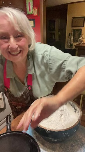 White Lily Buttermilk Biscuits The mornings are getting cooler so this is the perfect time for you to get in that kitchen of yours and make biscuits. You have nothing to lose but everything to gain !! Let’s cook America. White Lily Baking #whitelilybaking #whitelilypartner #CookingwithBrendaGantt | Cooking with Brenda Gantt