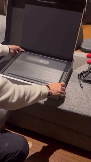 Unboxing Alienware M18 R2 4090