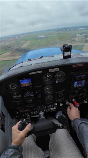 Landing the 172 in the rain #aviation #aviationlovers