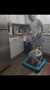 Siempre anda en busca de su abuelito! #nietos #abuelos #grandpa #grandson | El nieto y su abuelito