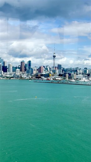 📍 Auckland Harbour Bridge, Auckland Auckland at its best — the skyline stretching out, the Waitematā Harbour shimmering below, and the city quietly reminding you why it’s called the City of Sails. Views like this aren’t “lucky moments”; they’re everyday beauty if you pause long enough to notice. #AucklandViews #HarbourBridge #CityOfSails #NewZealand #AucklandLife | Kiwi Travel Vlogs