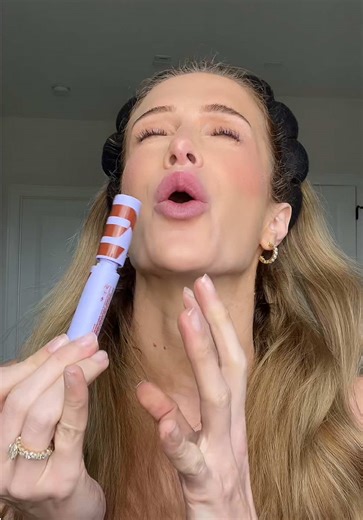 Urban Decay Auburn Mascara Review: Does It Enhance Your Look?