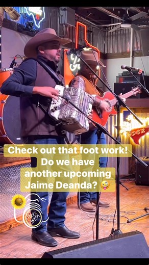 This was off my Tik Tok live. I was live the entire first set. Once it finishes downloading I will add it to my youtube channel. 11/27/2025 at The New Beer Depot in San Antonio | Bumble Bea