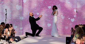 Dokonalé překvapení: Český podnikatel požádal o ruku modelku přímo na mole. Byl to šok, přiznala