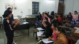 Girls learned a presentation on smartboard