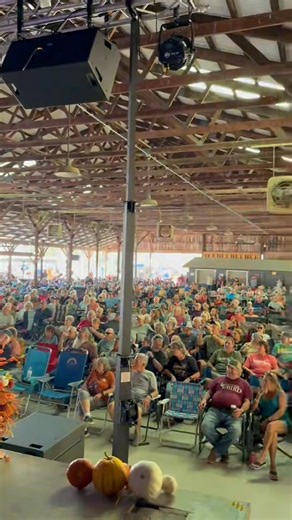 RECORD ATTENDANCE TODAY!! 9/18/2025 Buena Vista VA #NothinFancyBluegrassFestival 9/19 Conway MO 9/20 Bean Blossom IN #RhondaVincent | Rhonda Vincent