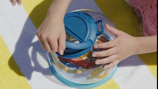 B. toys – Tiki Retreat Bug Catcher Kit – 1 Cage with Tweezers & Magnifying Glass – Exploration Toys for Kids 4+