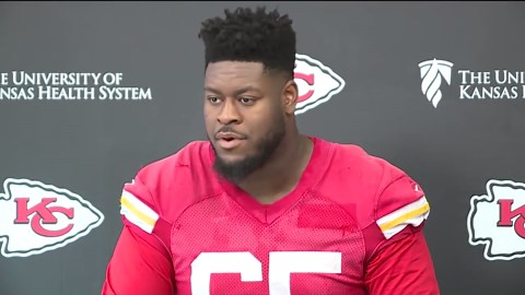 Chiefs make surprising move to franchise tag guard Trey Smith