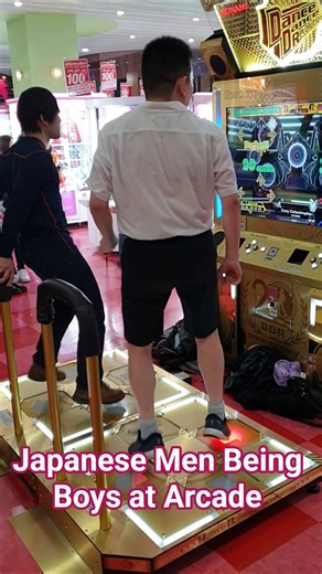 Crazy Dance Video Game in Osaka Arcade 🇯🇵 #japan
