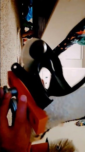 how the spring lock works