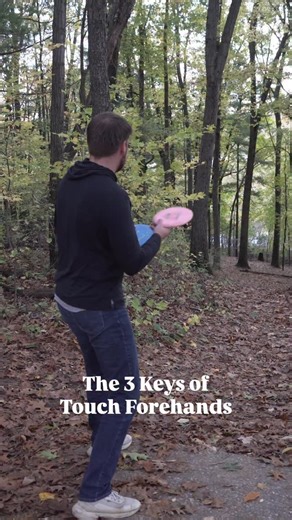 After playing for 12 years, I will choose to throw a forehand approach rather than a backhand if at all possible. Not because I don’t like backhand, in fact I prefer it for everything else, but because a touch forehand keeps your eyes on the target and is a simple, concise motion. A touch forehand is incredibly handy tool and most players need one for tricky situations and scramble shots. Here are 3 keys to helping you make the most of your forehand. 🔑) Make space between your side and your elb