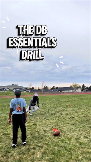 DB Tips 💡| Xbox Drill | If you’re a DB and you can’t do this… you’re gonna struggle on game day. This drill trains the 5 essentials EVERY DB needs: • Backpedal (stay patient, don’t panic) • Hip flips (match the WR, no wasted steps) • Crossover run (build speed without losing position) • Plant & drive (break on the ball FAST) • Finish through the catch (no easy completions) Most DBs mess this up because they rush it… but the ones who master this? They don’t guess — they LOCK UP. Tag a DB who nee