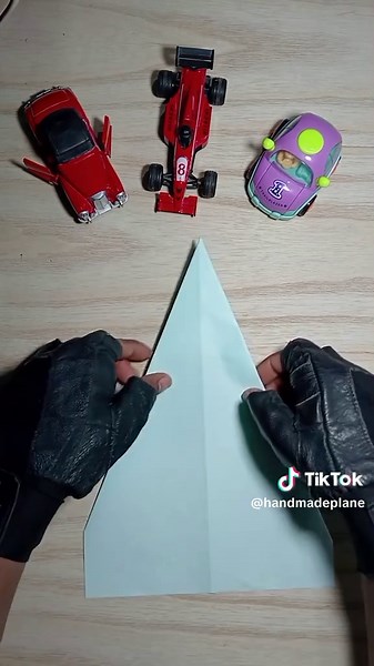 Easy Origami Tutorial: Crafting a Paper Plane
