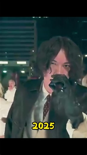 Kenshi Yonezu ikut ramaikan tahun baru kita dengan lagu ikoniknya 'Iris OUT' dari Chainsaw Man: Reze Arc di NHK Kouhaku Uta Gassen ke-76! Absolute Cinema! #KenshiYonezu #IrisOut #ChainsawMan #NHKKouhakuUtaGassen