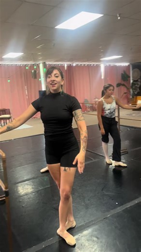 Attitude is a classical ballet position where a dancer stands on one leg and lifts the other behind their body at a 90-degree angle, with the knee turned out so that it’s higher than the foot. The supporting leg can be straight, on pointe, or demi-pointe. The dancer’s arms are also held in curved lines, with one arm curved over the raised leg and the other extended to the side. Yesterday we really worked on defining hip placement within our attitude! 🩰💕🫶 At soma we value the importance of cor