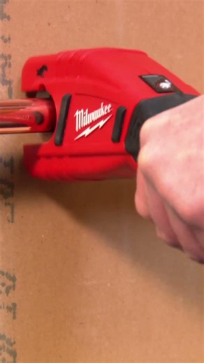 The M12™ Cordless Copper Pipe Cutter has a versatile cutting mechanism