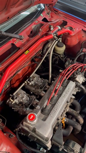 Micra K11 running on Webers! 11:1 Compression, twin 40 DCOM Webers, 4-2-1 Gizfab manifold.