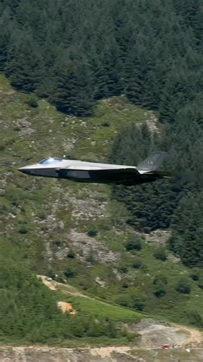 You’ve seen the photo, now here’s the video. F-35 cruising through the Mach Loop with the pilot posing for the camera. So cool to think that the pilot can do that whilst travelling by at speed. | Tom Whitworth Photo