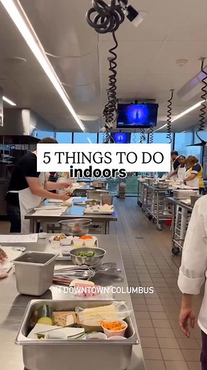 5 INDOOR THINGS TO DO IN DOWNTOWN COLUMBUS 🧑‍🍳🎭❄️ Columbus woke up to a winter wonderland this morning 🌨️ If you’re looking for ways to beat the daylight savings time blues, here are a few activities that will be worth leaving your house for ⤵️ 🚗🏁 Take the wheel at a simulated racing bar or a rage room @racinglinecbus @thewreckingcompany ➡️ Adrenaline junkies will love this one. Buckle up for beginner-friendly arcade sessions to competitive weekly races at Racing Line. At The Wrecking Comp