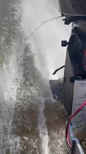 @sga_waterfowl screaming down the river with his On The Fly Jack Plate. Head over to WWW.ONTHEFLYJACKPLATES.COM and Purchase yours today! | OnTheFlyJackPlates