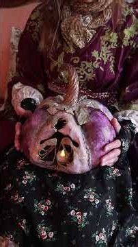 Create Elegant Paper Halloween Pumpkins #halloween #halloweenpumpkin #papiermache #paper