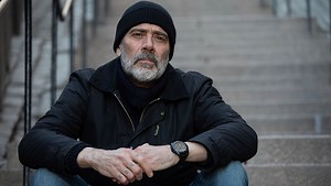 Jeffrey Dean Morgan tracks a serial killer in the crime thriller The Postcard Killings