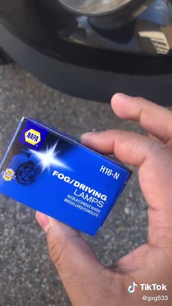 How to replace a fog light on a 2015 rav4 part 1#toyota #rav4 #fogligh...
