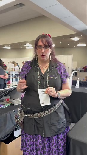 It’s not about moving your thumb — it’s about guiding the shear with your fingers. Watch as Chris demonstrates the precision and freedom you get from Evolution’s double swivel shears — designed to move with you, not against you. ✨ Comfort. Control. Evolution Sheers. #EvolutionSheers #DoubleSwivelShears #ErgonomicDesign #GroomerEducation #SwivelShears #CutWithComfort #GroomerLife | Evolution Shears