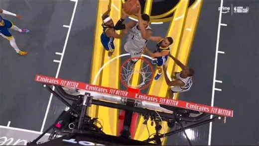 fullcourtpass on Instagram: "WEMBY ALLEY OOP TO HIMSELF OFF THE BACKBOARD 👽"