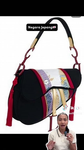 Tas Dior Langka Karya John Galliano yang Super Menarik