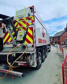 UK Vac Suction Excavating around LIVE utilities Milton Keynes, 2020