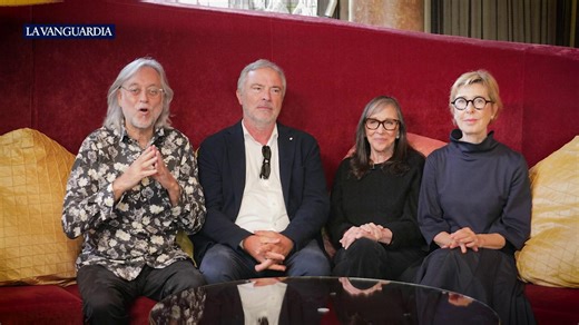 🟡La Contravista | Ann Druyan es la viuda del astrofísico Carl Sagan con quien realizó “Cosmos”, el programa de televisión más visto de la Historia. La NASA les encargó componer el mensaje para los extraterrestres que hoy las sondas Voyager han llevado a los confines de nuestra galaxia. Aquí explica por qué eligió determinadas canciones para ellos y cómo logró que los latidos de amor de Sagan y ella naveguen hoy por el Universo. | La Vanguardia