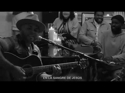 Hay Poder sin igual poder en la Sangre de Jesús - Coro clásico en español Medley Israel & New Breed