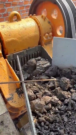 #quarry #mine #jawcrusher #crushing #rock #quartz #granite #gold #rockcrusher #constructionwaste