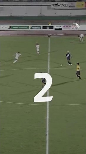 A fierce ball-winning challenge from Tomoki Takamine sparks a chance for Hokkaido Consadole Sapporo