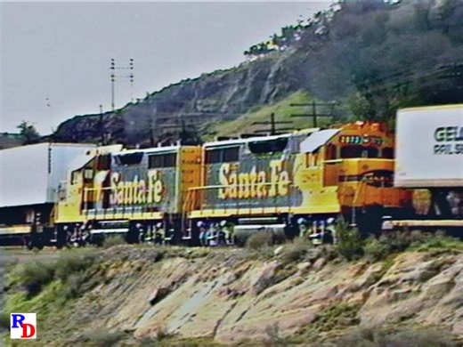 26K views · 2K reactions | A downgrade (westbound) and and upgrade train at Tunnel 16 which is the second tunnel encountered if traveling west out of the town of Tehachapi, California. From the WB Video Productions show "Tehachapi Pass, 2 Disc Set, Santa Fe & Southern Pacific" https://rfd.video/TPassSFSP | Railfan Depot | Facebook
