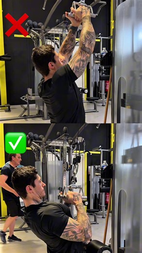 Sur le tirage vertical prise neutre, l’erreur la plus fréquente est de tirer avec les bras au lieu d’engager le dos. Garde les épaules basses, sors la poitrine, puis amène les coudes vers tes hanches, pense que ce sont tes coudes qui bougent. La barre doit descendre en face de ta poitrine, sans hausser les épaules ni te balancer. #musculation #exercice