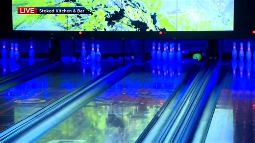 WATCH: Stoked Kitchen & Bar has a lot going on, including new bowling lanes that are the first of its kind in Canada. Global News Morning was there to see what makes it unique. More Morning News videos: https://trib.al/DPZp9Fr | Global Saskatoon