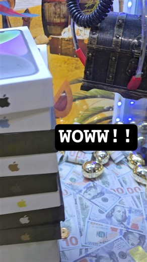 WHAT DID I WIN ?! MONEY CLAW MACHINE #CLAWMACHINE #ARCADE #iphone #money #dollar #gold #rich
