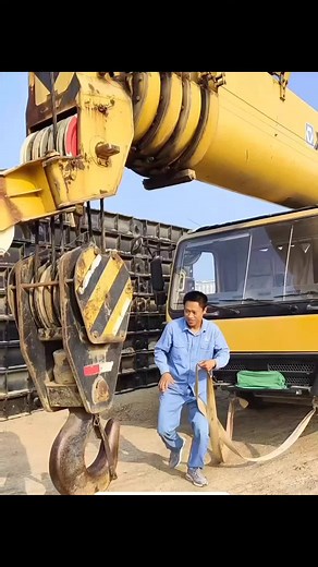 Industrial Crane Operation: Securing Heavy Loads