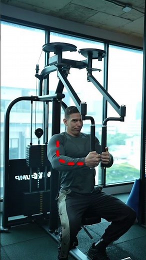 Learn the correct posture of butterfly machine chest training in three steps #Fitness beginners must