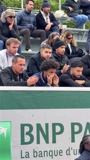 Arthur est là pour soutenir son pote ! 🇫🇷 #RolandGarros #tennis #fft #sports
