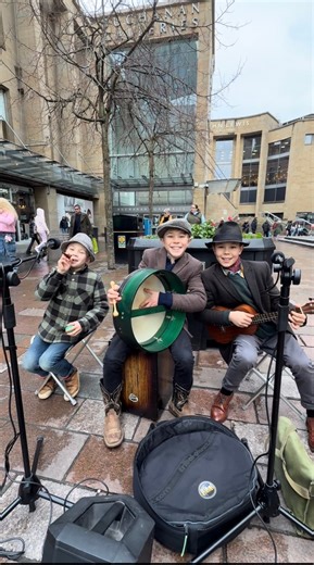 Flower of Scotland . . . . By The Corries and sung by The Merlin Boys #thecorries #glasgow #buskers #buskersofglasgow #scotland | BuskersofGlasgow